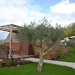 Glamping Alvearium Alturis مزرعة للإقامة