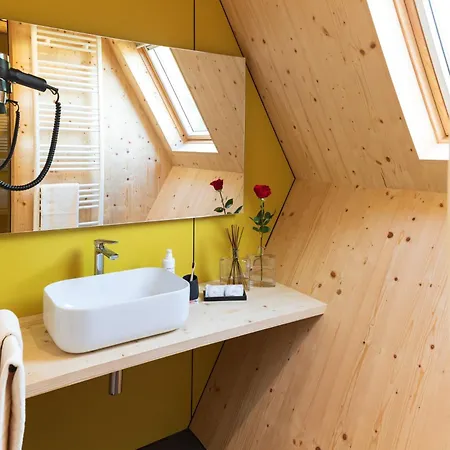 Glamping Alvearium Alturis Фермерский дом *